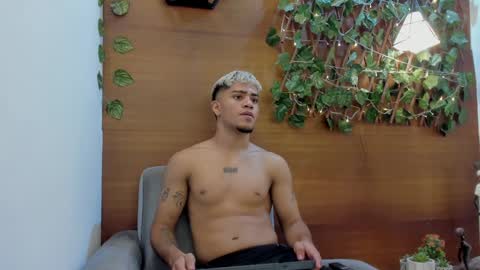 izaack online show from 01.27.25