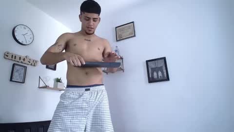 izaack online show from 03.11.25