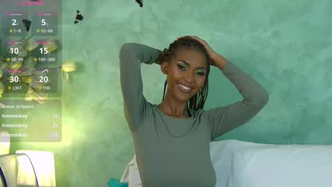 Snapshot of izzie_sugar chatting on 10.30.25 Sugar Babe online show from 10.30.25