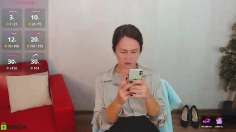 Queen of nylon  Victoria online show from 09.15.25