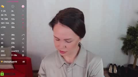 Queen of nylon  Victoria online show from 10.17.25