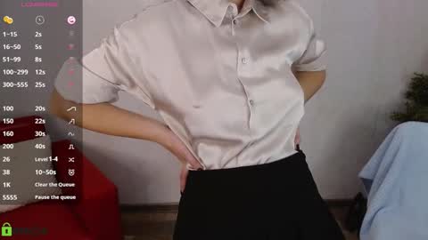 Queen of nylon  Victoria online show from 11.19.25