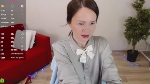 Queen of nylon  Victoria online show from 04.09.26