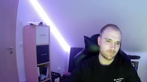 here4y online show from 03.04.25