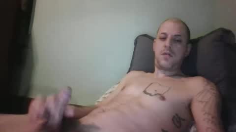 Snapshot of j_lion85 chatting on 12.03.25 j_lion85 online show from 12.03.25