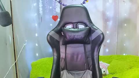 jade 18  online show from 02.26.25