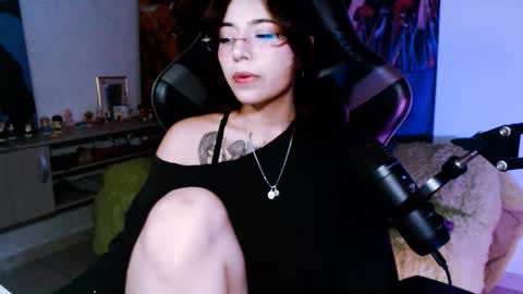 jade 18  online show from 11.21.25