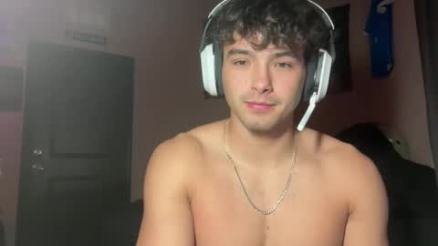 Snapshot of jackcolletto chatting on 02.15.26 bigenoughtohug online show from 02.15.26