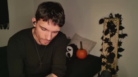 Snapshot of jackdesfeux chatting on 10.26.25 Jack  online show from 10.26.25