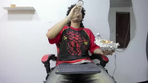 Snapshot of jackestaylor chatting on 10.26.25 Jackes Taylor online show from 10.26.25