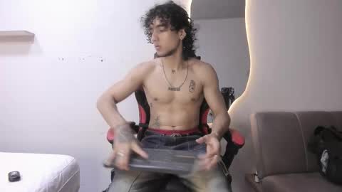 Snapshot of jackestaylor chatting on 02.01.26 Jackes Taylor online show from 02.01.26