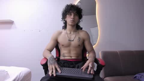 Snapshot of jackestaylor chatting on 02.05.26 Jackes Taylor online show from 02.05.26