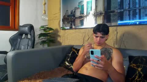 Snapshot of jackson_macleyn chatting on 04.11.26 Jackson online show from 04.11.26