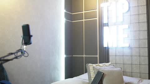 Jackson Bell online show from 02.05.25