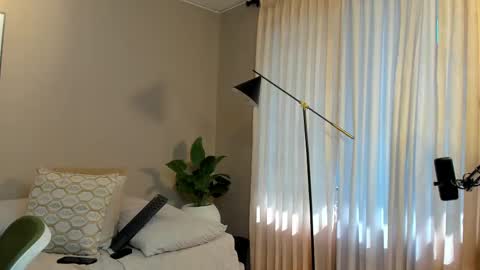 Jackson Bell online show from 02.19.25