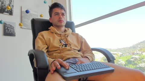 Snapshot of jacobstones_ chatting on 12.18.24 JACOB STONES online show from 12.18.24