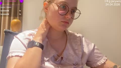Snapshot of jacywinslat chatting on 04.25.26 jacywinslat online show from 04.25.26