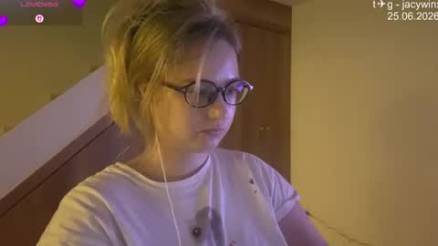 Snapshot of jacywinslat chatting on 06.25.26 jacywinslat online show from 06.25.26