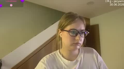 Snapshot of jacywinslat chatting on 06.30.26 jacywinslat online show from 06.30.26