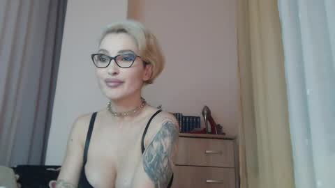 Snapshot of jadapink___ chatting on 05.30.26 Jada online show from 05.30.26