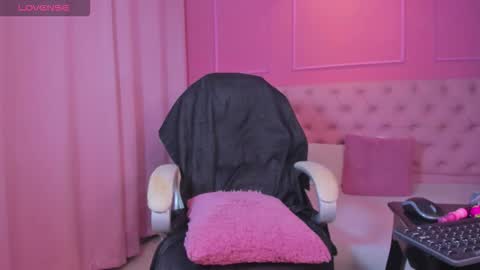 Vanniall online show from 02.15.26