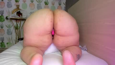 jade_cruz20 online show from 01.17.25