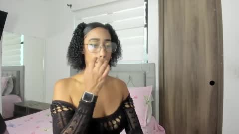 Snapshot of jade_obi chatting on 05.29.26 Jade smile online show from 05.29.26
