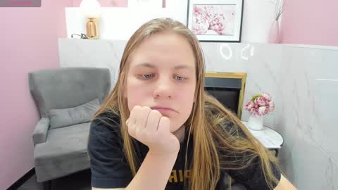 Snapshot of jade_soft chatting on 01.26.25 Jade online show from 01.26.25