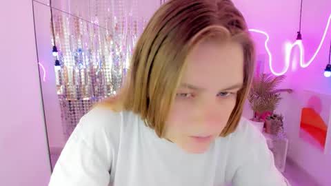 Snapshot of jade_soft chatting on 09.26.25 Jade online show from 09.26.25