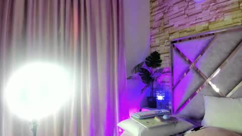 Snapshot of jade_white_ chatting on 09.17.25 jade white online show from 09.17.25