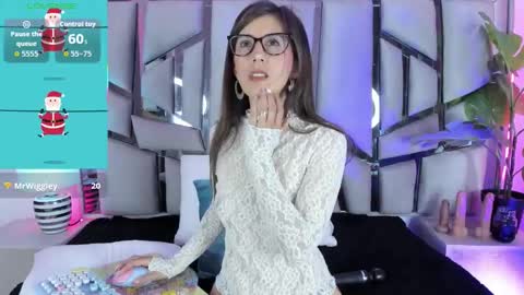 Snapshot of jade_white_ chatting on 12.01.25 jade white online show from 12.01.25