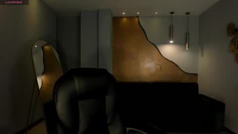 JADE EVANS online show from 04.04.26