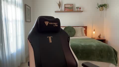 Jade Love online show from 01.16.26