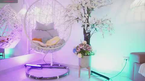 Jade Summer online show from 09.15.25