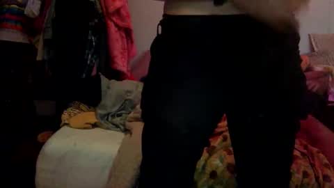Snapshot of jakeandhissnakee chatting on 05.14.26 jakeandhissnakee online show from 05.14.26