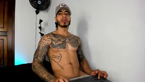 Snapshot of jakee_brown chatting on 01.11.25 Santiago online show from 01.11.25