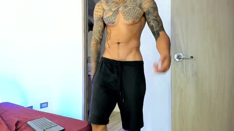 Snapshot of jakee_brown chatting on 02.05.25 Santiago online show from 02.05.25