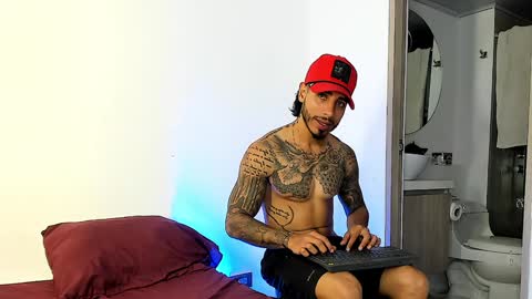 Snapshot of jakee_brown chatting on 02.05.25 Santiago online show from 02.05.25