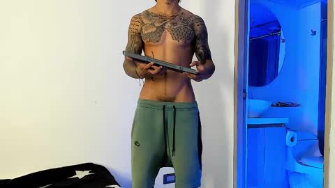 Snapshot of jakee_brown chatting on 02.10.25 Santiago online show from 02.10.25