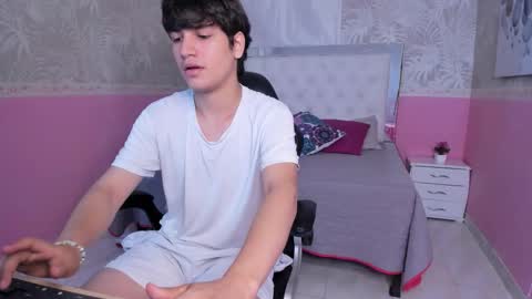 Snapshot of jakesummer_ chatting on 11.27.25 Jake online show from 11.27.25