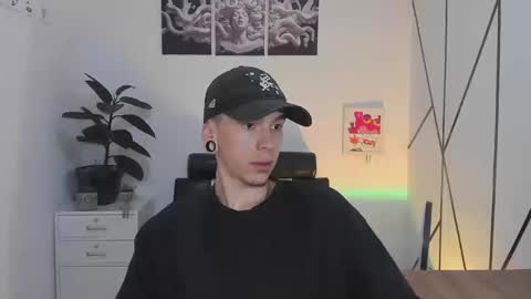 Snapshot of james_adamss_ chatting on 11.18.25 james_adamss_ online show from 11.18.25