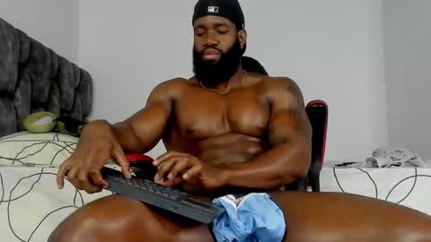 Snapshot of james_bbcmuscle chatting on 09.30.25 James BBC online show from 09.30.25