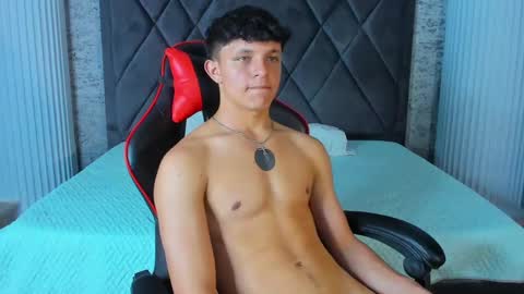 Snapshot of jamesgolden_ chatting on 03.05.25 jamesgolden_ online show from 03.05.25