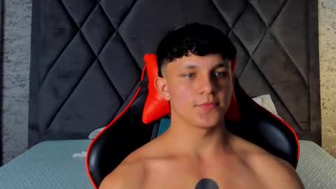 Snapshot of jamesgolden_ chatting on 03.12.25 jamesgolden_ online show from 03.12.25