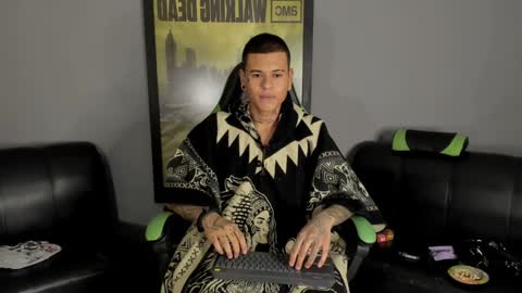 Jamesinked  online show from 01.04.25