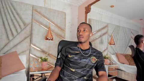 Snapshot of jamesparck chatting on 01.07.25 James online show from 01.07.25