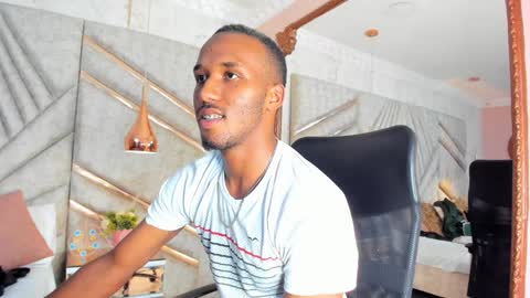 Snapshot of jamesparck chatting on 01.08.25 James online show from 01.08.25