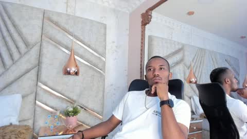 Snapshot of jamesparck chatting on 01.10.25 James online show from 01.10.25