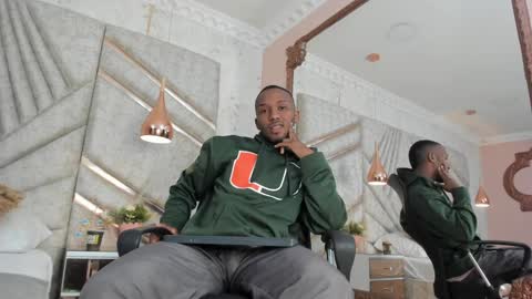 Snapshot of jamesparck chatting on 01.26.25 James online show from 01.26.25