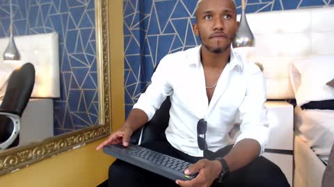 Snapshot of jamesparck chatting on 02.06.25 James online show from 02.06.25